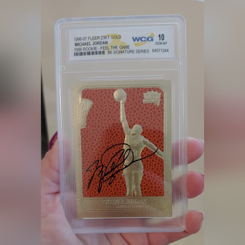 Michael Jordan Limited Edition Gold Basketball Trading Card